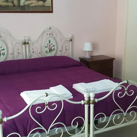 Il Porto לינה וארוחת בוקר 3*
